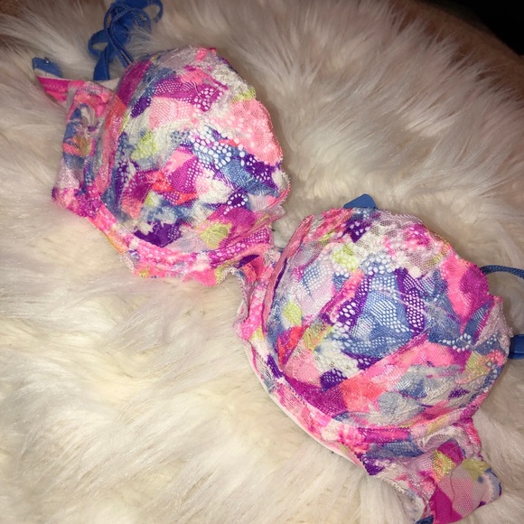 Victoria’s Secret Lace Push-up Bra - Picture 2 of 2